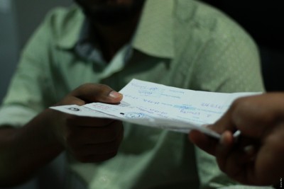 ފޭކް އެމްސީ ދޭ ޑޮކްޓަރުންނާއި ތަންތަނާ މެދު ފިޔަވަޅުއަޅަނީ
