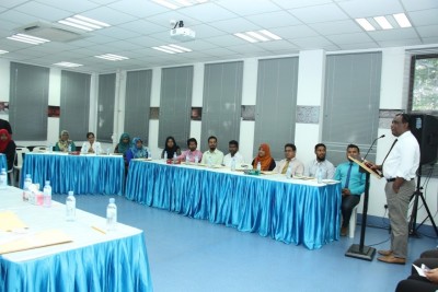 ދިވެހި ޕްރިންސިޕަލުން އިތުރުކުރުމަށް 122 ޓީޗަރަކަށް ޕްރިންސިޕަލުންގެ ތަމްރީން ދީފި