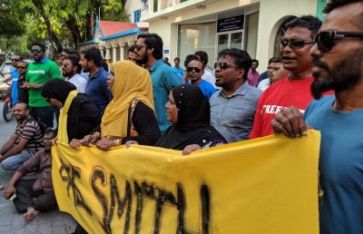 ފިއްތުންތަކާ ހެދި ފުލުހުންގެ ބަންދުން ސްމިތު ދޫކޮށްލައިފި
