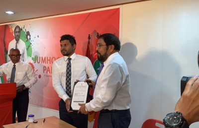 ހުސައިން މުހައްމަދު ލަތީފް ޖުމްހޫރީ ޕާޓީއަށް ސޮއި ކުރައްވައިފި