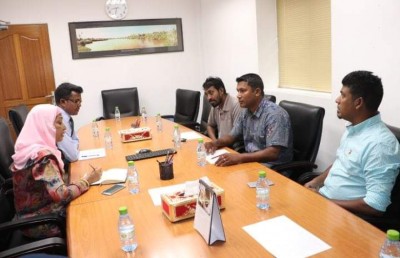 މިނިސްޓަ އާތިފާ، ފްލެޓްތައް ބައްލަވާލައްވައި ހައްލު ހޯއްދަވަނީ
