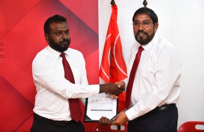 މެމްބަރު މުހައްމަދު ހުސައިނާއި އަޒްހާން ފަހުމީ ޖޭޕީއަށް