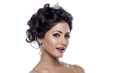 ޓީވީ ބަތަލާ ހީނާ ވެސް ބޮލީވުޑް ދަތުރު ފަށަނީ