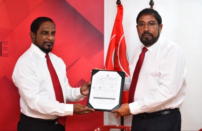 މެމްބަރު މުހައްމަދު ހުސައިނާއި އަޒްހާން ފަހުމީ ޖޭޕީއަށް