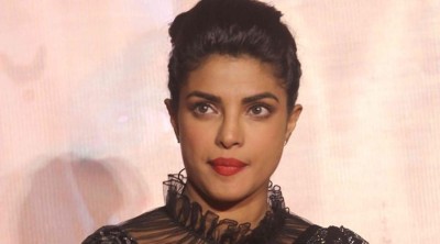 ޕްރިޔަންކާގެ 'ރެފިއުޖީ' ޓީޝާޓުގެ ސަބަބުން އޭނާއަށް ގިނަ ބައެއްގެ ނުރުހުން އަމާޒުވެއްޖެ