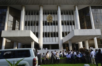 ލަންކާ ޕާލަމެންޓް އުވާލި މައްސަލަ ބަލަން ހަތް ފަނޑިޔާރުންގެ ބެންޗެއް