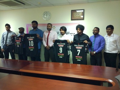 ގައުމީ އީ-ސްޕޯޓްސް ޓީމު ޖަކާޓާއަށް ފުރަނީ، ޓީމަށް ޖާޒީ ހަވާލުކޮށްފި