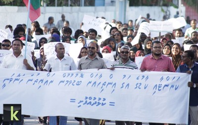 ކާޑުގެ އަގު ހެޔޮކުރަން ގޮވާލައި އެތައް ރަށެއްގައި މުޒާހަރާކޮށްފި