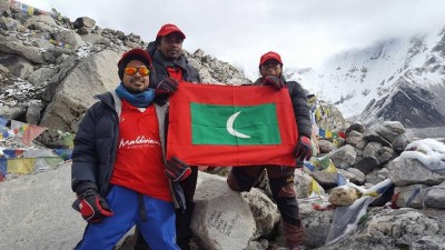 ބުރަ އުދަނގޫ ދަތުރަށް ފަހު މައުންޓް އެވަރެސްޓް ބޭސް ކޭމްޕުގައި ދިވެހި ދިދަ ވިހުރާލައިފި
