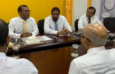 މައުމޫން ފުރަތަމަ ފަހަރަށް އެމްޑީޕީ އޮފީހަށް