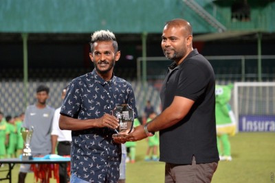 ލީގުގެ މޮޅު ކުޅުންތެރިޔާގެ މަގާމް ސެންޓޭއަށް، މޮޅު ކީޕަރަކަށް އީގަލްސްގެ ސުޖަން