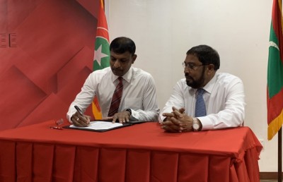 ރިޔާޒް ރަޝީދު ޖޭޕީއަށް ސޮއިކުރައްވައިފި