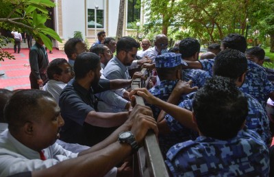 މެމްބަރުންނަށް ހުރަސްއެޅި ސިފައިންނާއި ފުލުހުން ކޮމިޓީއަށް ހާޒިރުކުރަން ހުށަހަޅައިފި