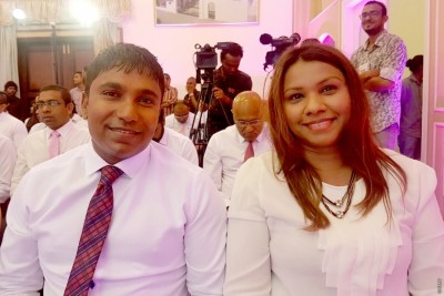 އެމްޕީ އިލްހާމްގެ ދެކަނބަލުން ޕީޕީއެމަށް ސޮއިކުރައްވައިފި