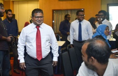 ރަށްރަށުން ގަސް ނެގުމަކީ ކުޑަކަމެއް ނޫން، މައްސަލަ ހައްލުކުރާނަން: މިނިސްޓަރު