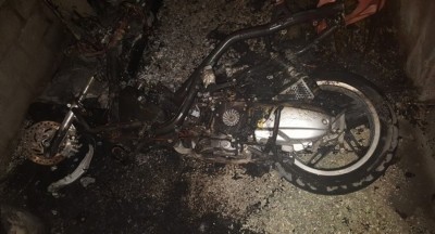 ހިތަދޫ ގެއެއްގެތެރޭ ހުރި ސައިކަލެއްގައި ރޯކޮށްލައިފި