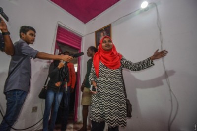 ޕީޕީއެމްގެ އޮފީސް ހިންގި އިމާރާތުގެ ތެރޭގައި މައުމޫނަށް ނިސްބަތްކޮށް ހަޑިހުރުތުބަހުން ލިޔެފައި!