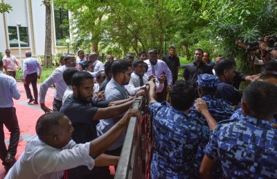 ލިޔެކިޔުންތައް ނުލިބިގެން އާދަމް ޝަރީފާ ސުވާލެއް ނުކުރެވުނު