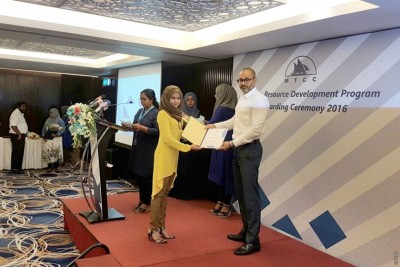 އެމްޓީސީސީގެ އިތުރު 16 މުވައްޒަފަކަށް މަތީތައުލީމް ހާސިލްކުރުމުގެ ފުރުސަތުދީފި