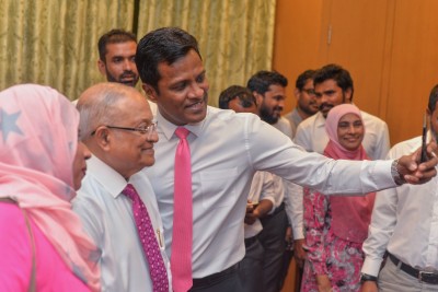 މައްސަލަ އުފެދުނީ ޕީއޭފަދަ ޕާޓީތަކުން މެމްބަރުންތަކެއް ޕީޕީއެމާ ގުޅުމުން: މައުމޫން