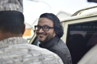 އަދީބު ގޭގައި، ސިޔާސީ މަސައްކަތުގައި!