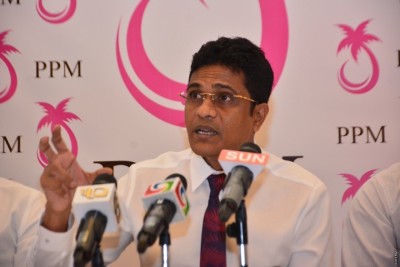 މަސީހުގެ އިތުބާރު ނެތްކަމުގެ ވޯޓު ނެގުމުގެ އަޑީގައި ތިއްބެވީ މައުމޫނާއި ގާސިމް: ނިހާން