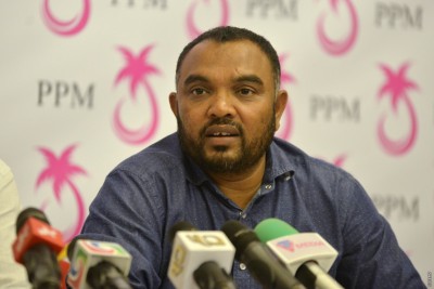ރައީސް ޔާމީން ކުރައްވާ ކޮންމެ ކަމަކާ ދެކޮޅަށް ހުންނެވީ މައުމޫން: އާރިފް