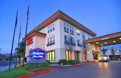 ވީޑިއޯއެއްގެ މައްސަލާގައި ހިލްޓަންގެ މައްޗަށް 100 މިލިއަން ޑޮލަރުގެ ދައުވާއެއް