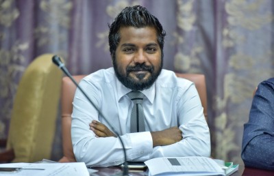 މެމްބަރު ޔާމީން ޕީޕީއެމުން ވަކިވެ، އެމްޓީޑީއަށް ސޮއި ކުރައްވައިފި