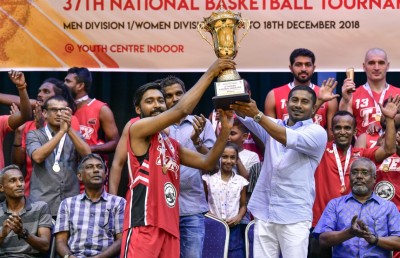 ކިންގްސް ބަލިކޮށް ޓީރެކްސް ގައުމީ ލީގު ކާމިޔާބުކޮށްފި