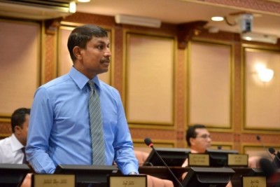 މަޖިލީހުގެ ރައީސާ ދިމާކުރާނަމަ މެންބަރުން ބަލާކަށް ނުތިބޭނެ: ރިޔާޒު