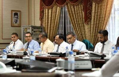 ދެ ކޮމިޝަނަށް ދިން ބޮޑެތި ބާރުތައް ބިލުން ނަގައިފި