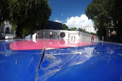 އިސްލާމީ މަރުކަޒު ސަރަހައްދުގައި ޖެހީ ބޭނުންވި ފެންވަރުގެ ޓައިލްސްއެއް ނޫން، އަލުން ޓައިލްސް ޖަހަނީ