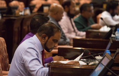 އިތުރު ތިން ސަފީރަކަށް ރުހުން ދިނުމުގެ މައްސަލަ ކޮމިޓީ އަށް