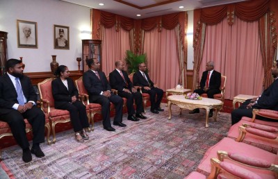 ދެ ކޮމިޝަނަށް ދިން ބޮޑެތި ބާރުތައް ބިލުން ނަގައިފި