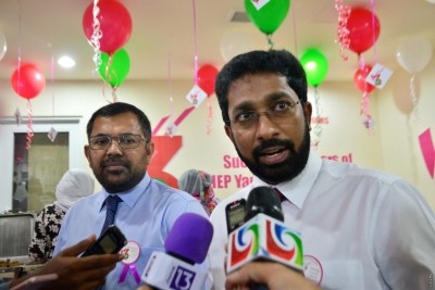 ޒިންމާދާރު އިދިކޮޅު ފަރާތެއް ނެތް، ރައީސް ޔާމީން ގެންދަވަނީ ވައުދުތައް ފުއްދަމުން: އަޒްލީން