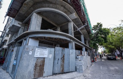 މައްސަލަ ހައްލުކުރަން ޖެހޭނެ، އެކަމަކު އިގްތިސާދު ހުއްޓިގެން ނުވާނެ!