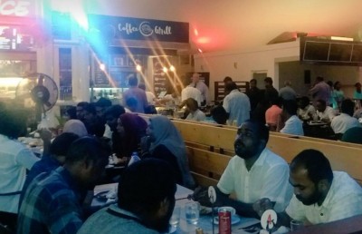 ހާބަރު ފުޑް ކޯޓުގައި ސިނގިރޭޓު ބުއިން ނުހުއްޓުވިގެން ބޮޑު ބޯޑުތަކެއް ހަރުކޮށްފި