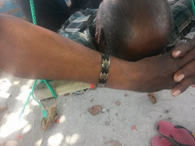 އޮޅުވާލުމެއްގެ ތެރެއިން ކާފަމެން އަތުގައި "ޓެގެއް"؟