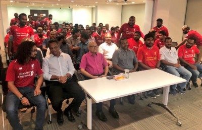 ލިވަޕޫލުގެ ސަޕޯޓަރުންނާ އެކު ރައީސް މައުމޫން މެޗެއް ބައްލަވާލައްވައިފި
