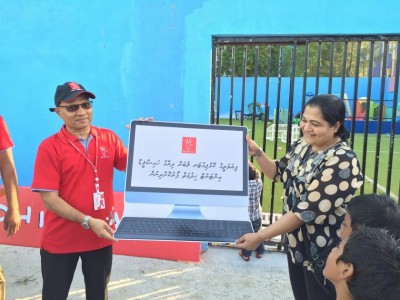 ދިރާގުން ފިޔަވަތީގެ ކުދިންނަށް ހިލޭ އިންޓަނެޓާއި، ވިލިމާލޭ ކުޑަކުދިންގެ ހިޔާއަށް ފަސް ކޮމްޕިއުޓަރު ހަދިޔާކޮށްފި