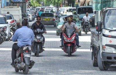 ކުޑަކުއްޖެއްގެ ބޮލަށް ސިމެންތި ބަސްތާއެއް ވެއްޓި ޒަހަމްވެއްޖެ
