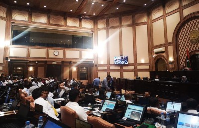 ޕީޕީއެމުން އިހުތިޖާޖް ކުރާތީ މަޖިލިސް ހުއްޓިފައި