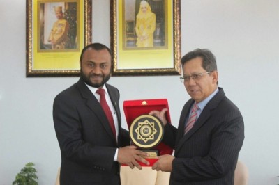 ބުރޫނާއީގައި ބެޗްލާސް ޑިގްރީއަށް ކިޔެވުމުގެ ފަސް ސްކޮލާޝިޕެއް އައިޔޫއެމްއިން އިއުލާންކޮށްފި