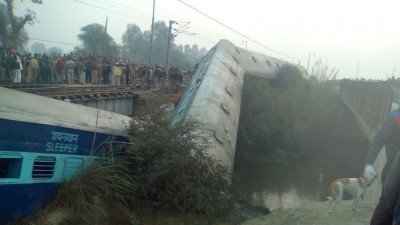 އިންޑިއާގައި ރޭލެއް ފުރޮޅާލައި ދެ މީހަކު މަރުވެ، 28 މީހަކު ޒަހަމުވެއްޖެ