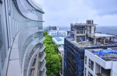 ސަލާމަތީ ފިޔަވަޅުތައް އަޅާފައި ނުވާ ތިން ތަނެއްގެ މަސައްކަތް ހުއްޓުވައިފި
