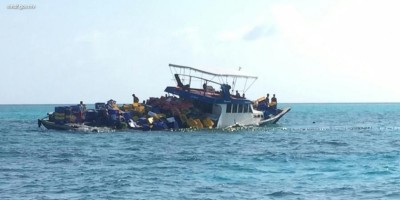 މާލެއިން ފުރައިގެން ދިޔަ މުދާ އުފުލާ ދޯންޏެއް ފަރަށް އަރައިފި