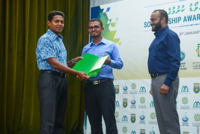 ޕީއެޗްޑީއަށް ކިޔެވުމަށް ނުވަ މީހަކަށް އިސްލާމީ ޔުނިވާސިޓީން ސްކޮލަޝިޕް ދީފި