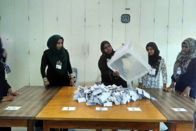 އަލުން ކައުންސިލަށް ކުރިމަތިލާން އަންގައި، އޭޕްރީލް އަށަކަށް އިންތިޚާބު ތާވަލްކޮށްފި