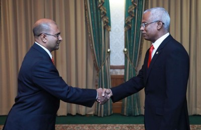 ޕްރިޒަންސް އަށް މުނާޒް، ވެމްކޯގެ އެމްޑީއަކަށް އާދަމް މުހައްމަދު